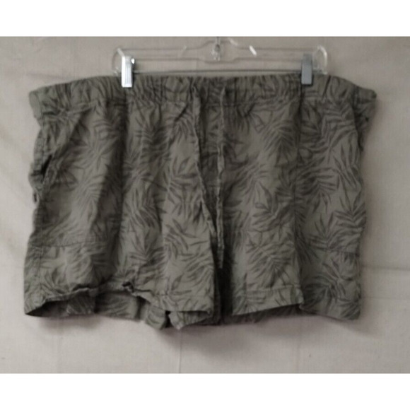 GAP Shorts Womens XXL Green Light Dark Leaf 45 Inch Waist - Picture 1 of 10